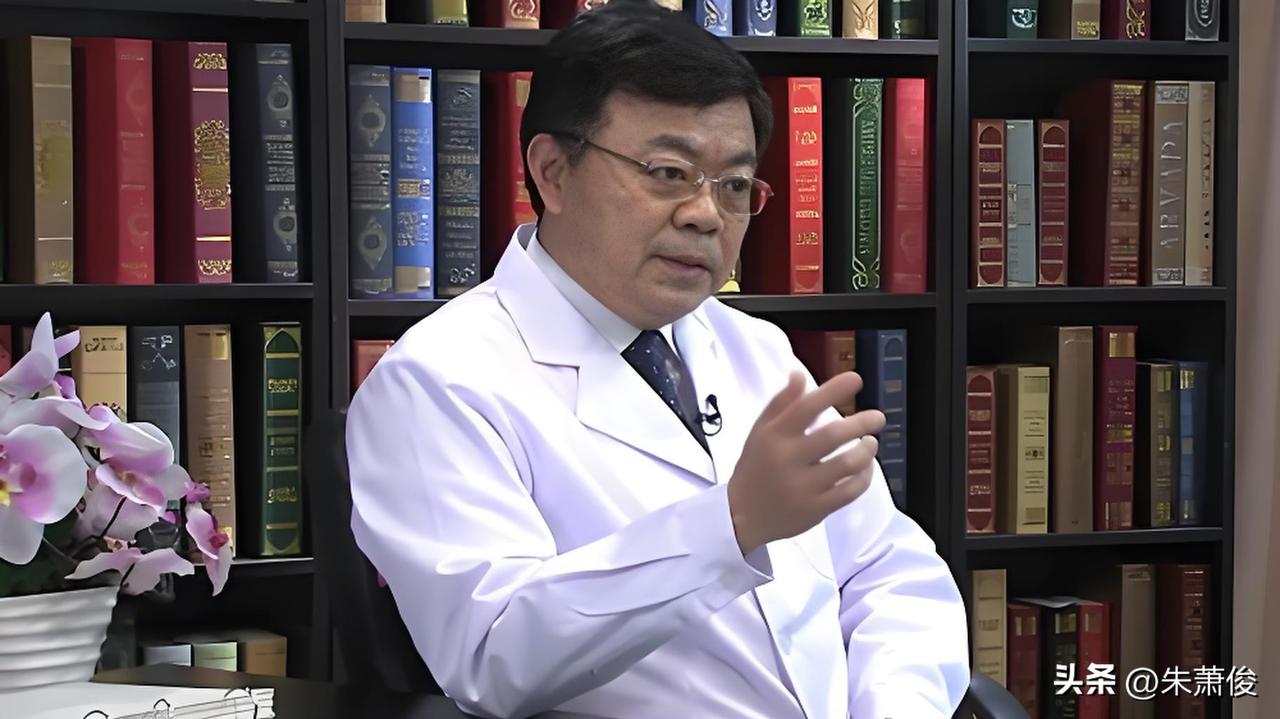 郭立新，医学博士、二级教授、主任医师，现任北京医院内分泌科主任、国家老年医学中心