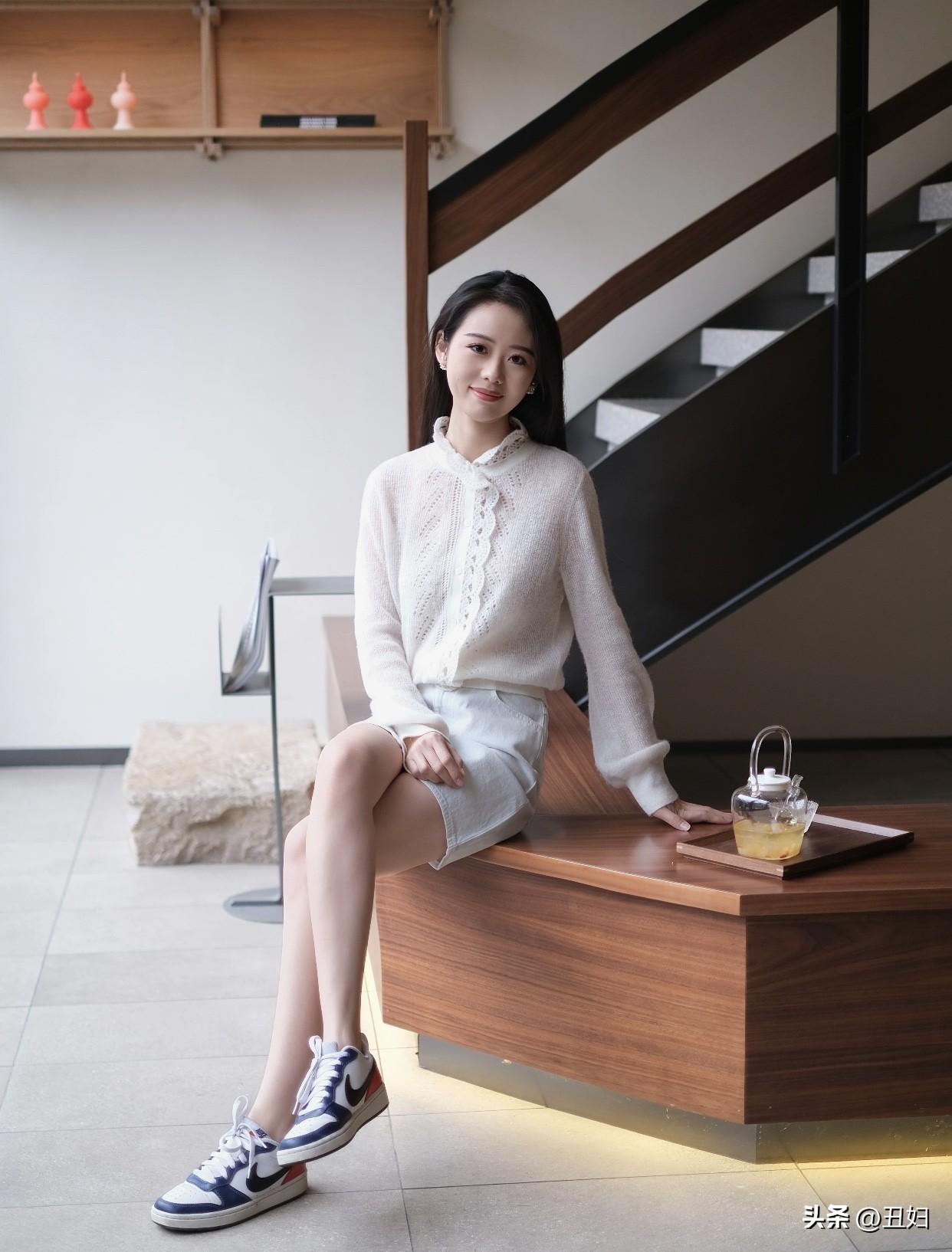 怎样才算是成熟稳重的女性?成熟稳重的女性，是情绪的主人。不会因一点小事就炸毛，像