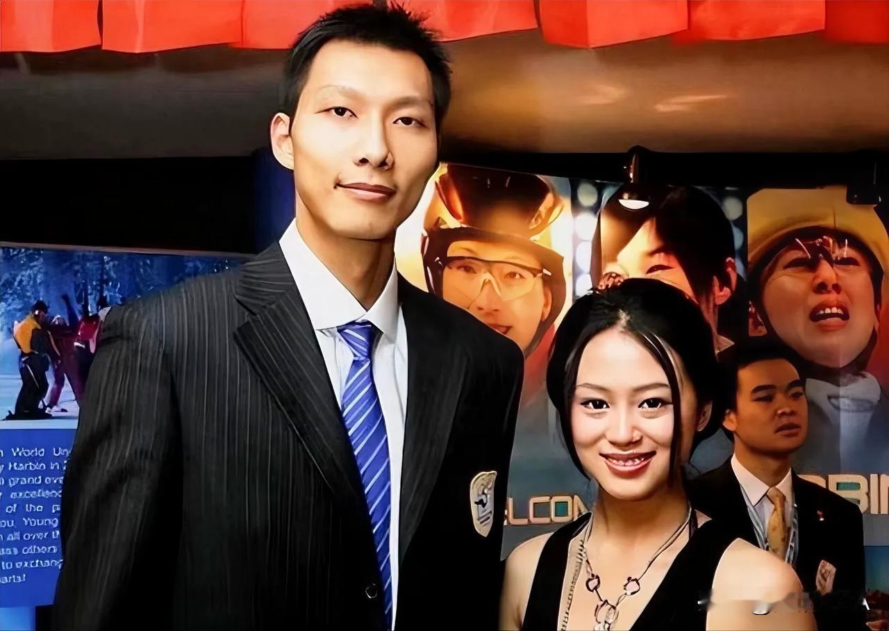 不夸张的说易建联真的是CBA界的詹姆斯！

第一，运动能力CBA界的詹姆斯。人称