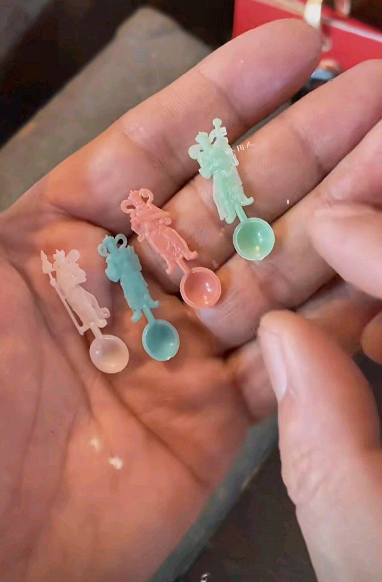 还记得它吗？用过它的你们都多大了？

刷视频看到这个勺子的瞬间
听着背景音乐响起