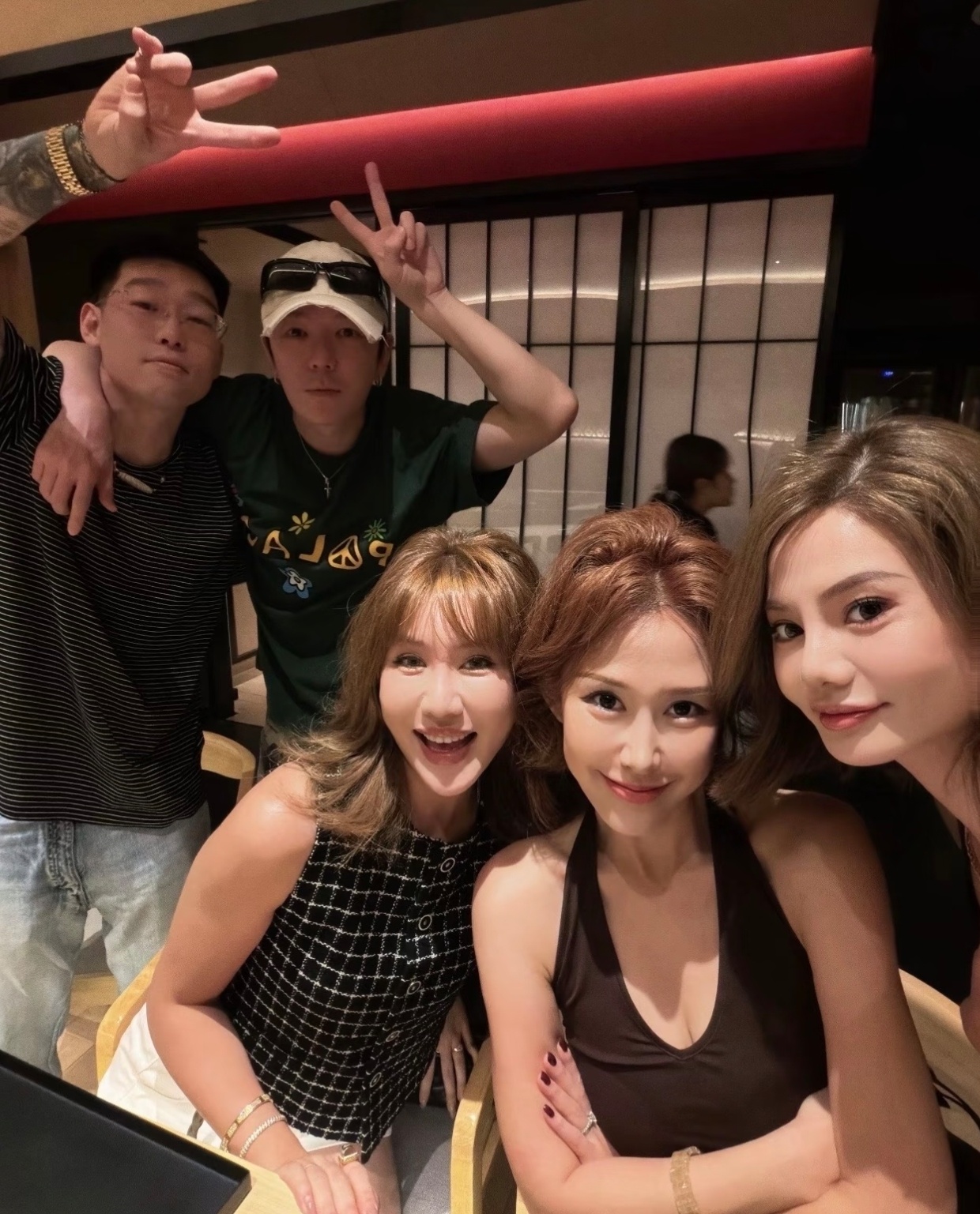 弹壳、王栎鑫一起聚餐！弹壳王栎鑫