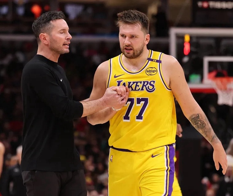 雷迪克谈到东契奇在欧洲的停留时间，以及受伤后两人的交流：我不会透露他会在欧洲待多