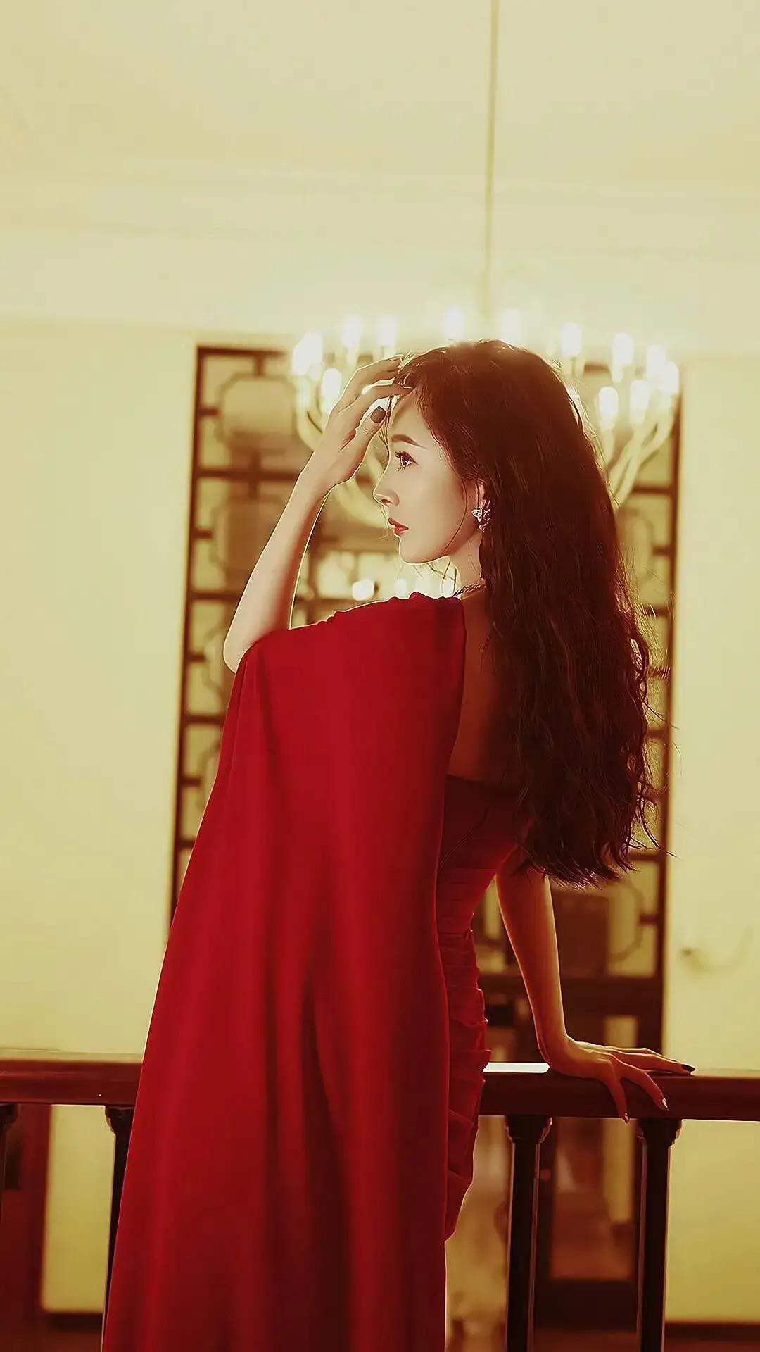 #你最喜欢哪位女星# 我喜刘亦菲演员。#女星美图分享#