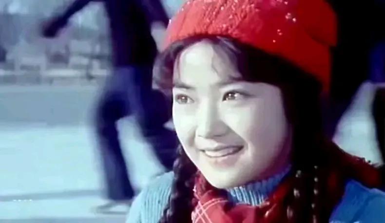 八十年代的电影演员任冶湘，她的代表作有《青春万岁》《乡情》《喜鹊岭茶歌》等。她的