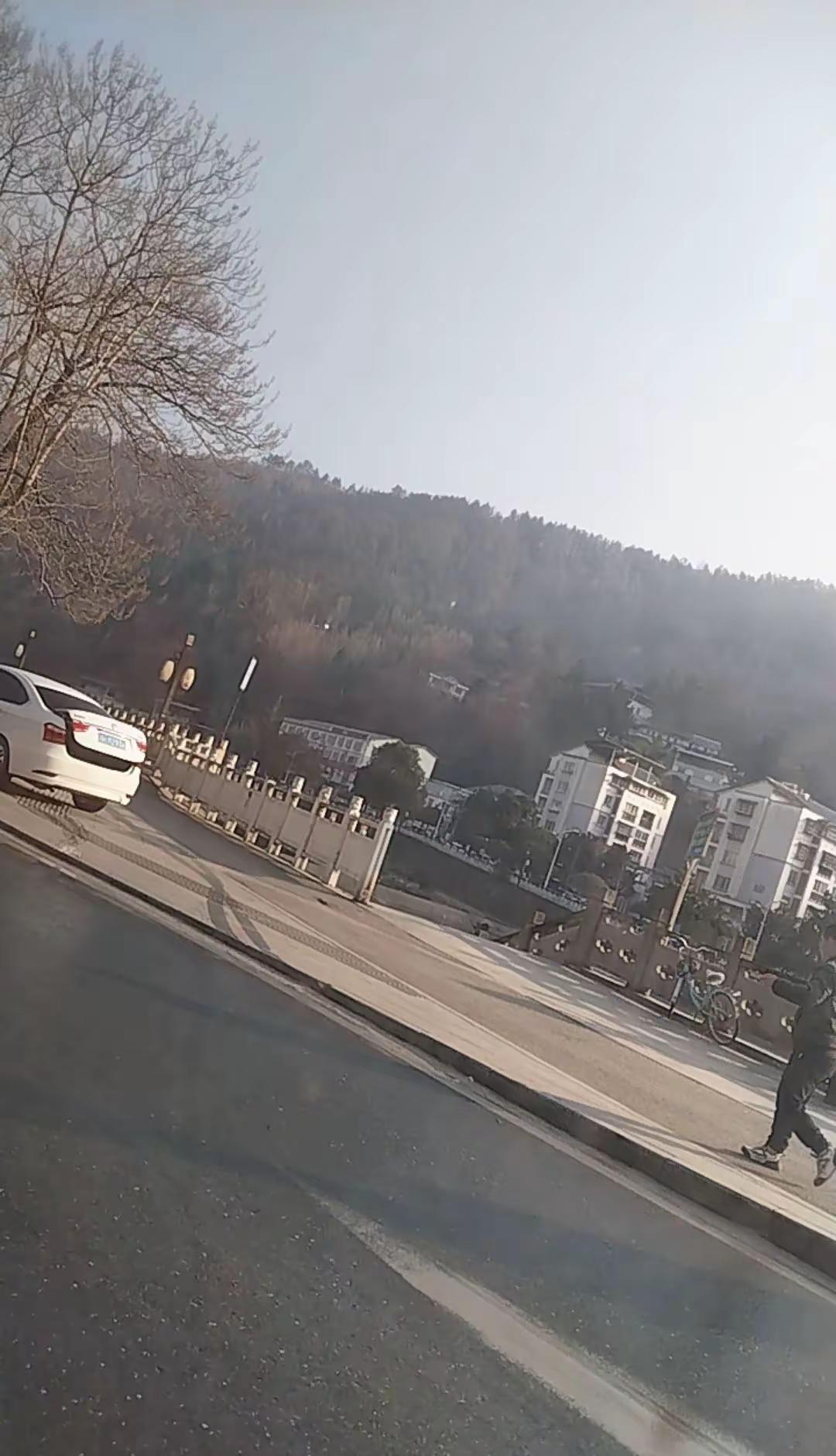 远嫁的你中秋回家了吗。远嫁的你，交通发达了，想回家随时回家，可是呢你别忘了，是交