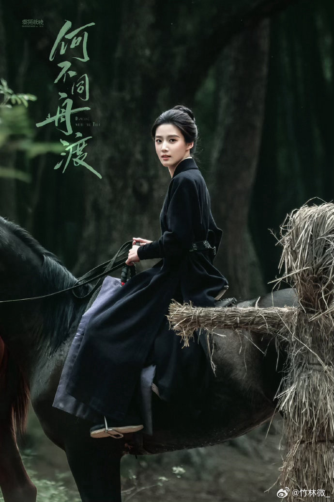 卢昱晓何不同舟渡素发路透卢昱晓清冷倔强感卢昱晓素发路透氛围感拉满，清冷又倔强，把