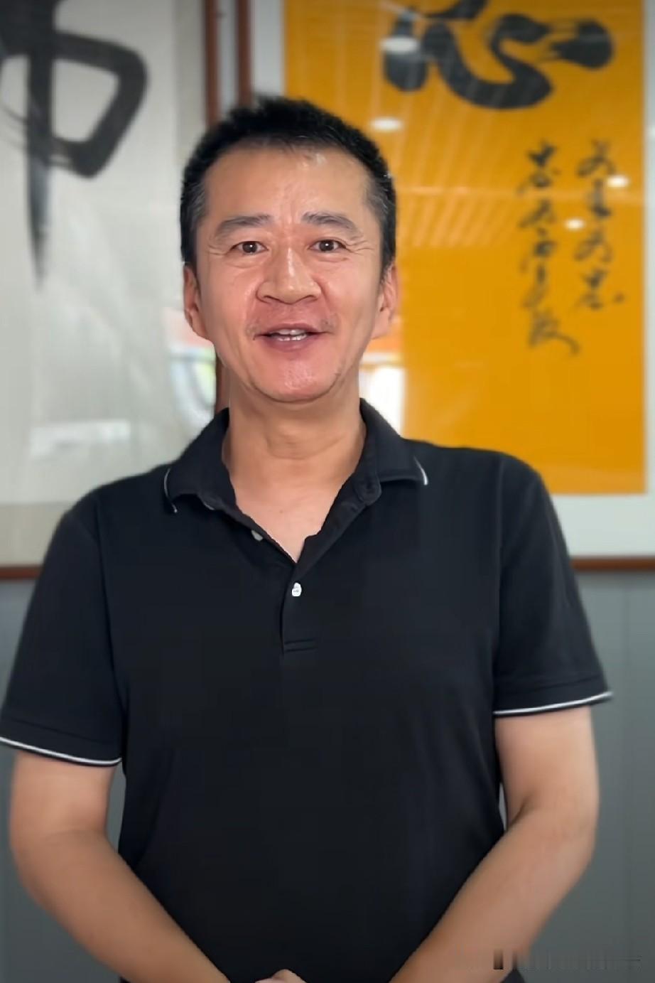 运城网红李嘉明平日里常发布搞笑段子，不过做起公益来也毫不含糊。他上街时，总会随身