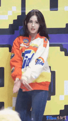 看到了吧，人长得漂亮，穿什么衣服都好看，就算穿个洗衣粉袋子也好看[思考]