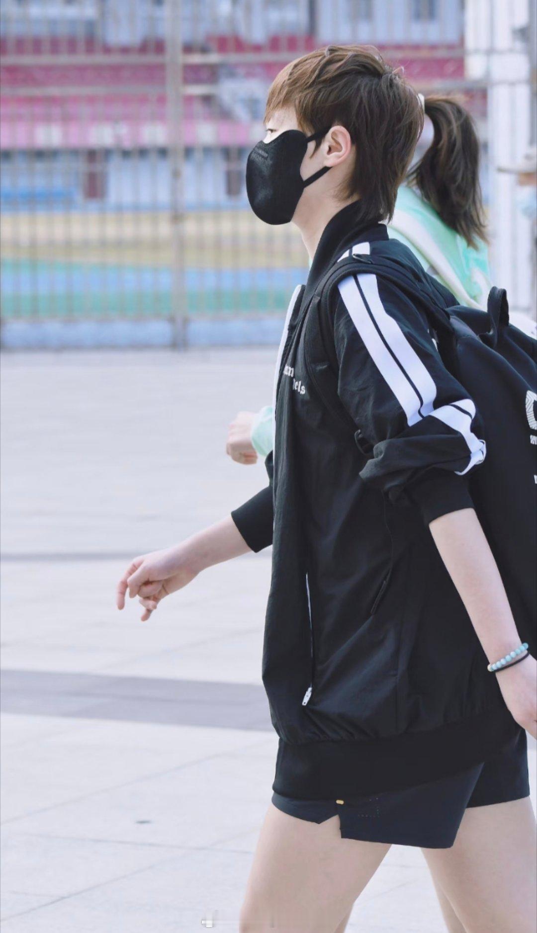 好可爱的错位 扎马尾的的曼咪[哇] ​​​