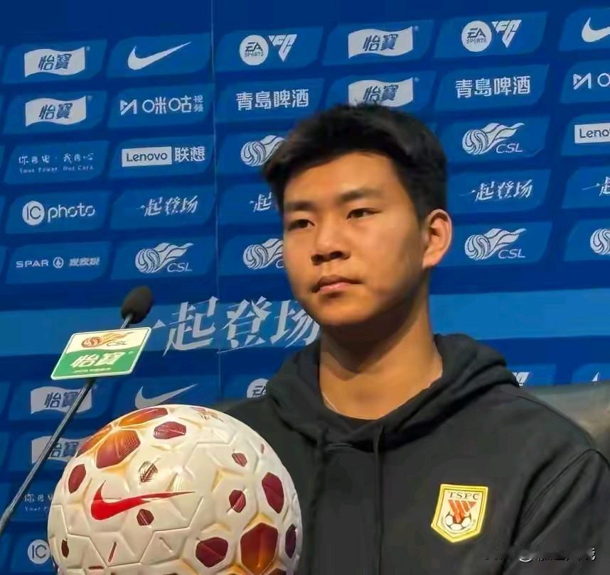 明天，中超联赛山东泰山队主场战（上海海港队）

赛前发布会，宿茂臻带彭逸翔出席，