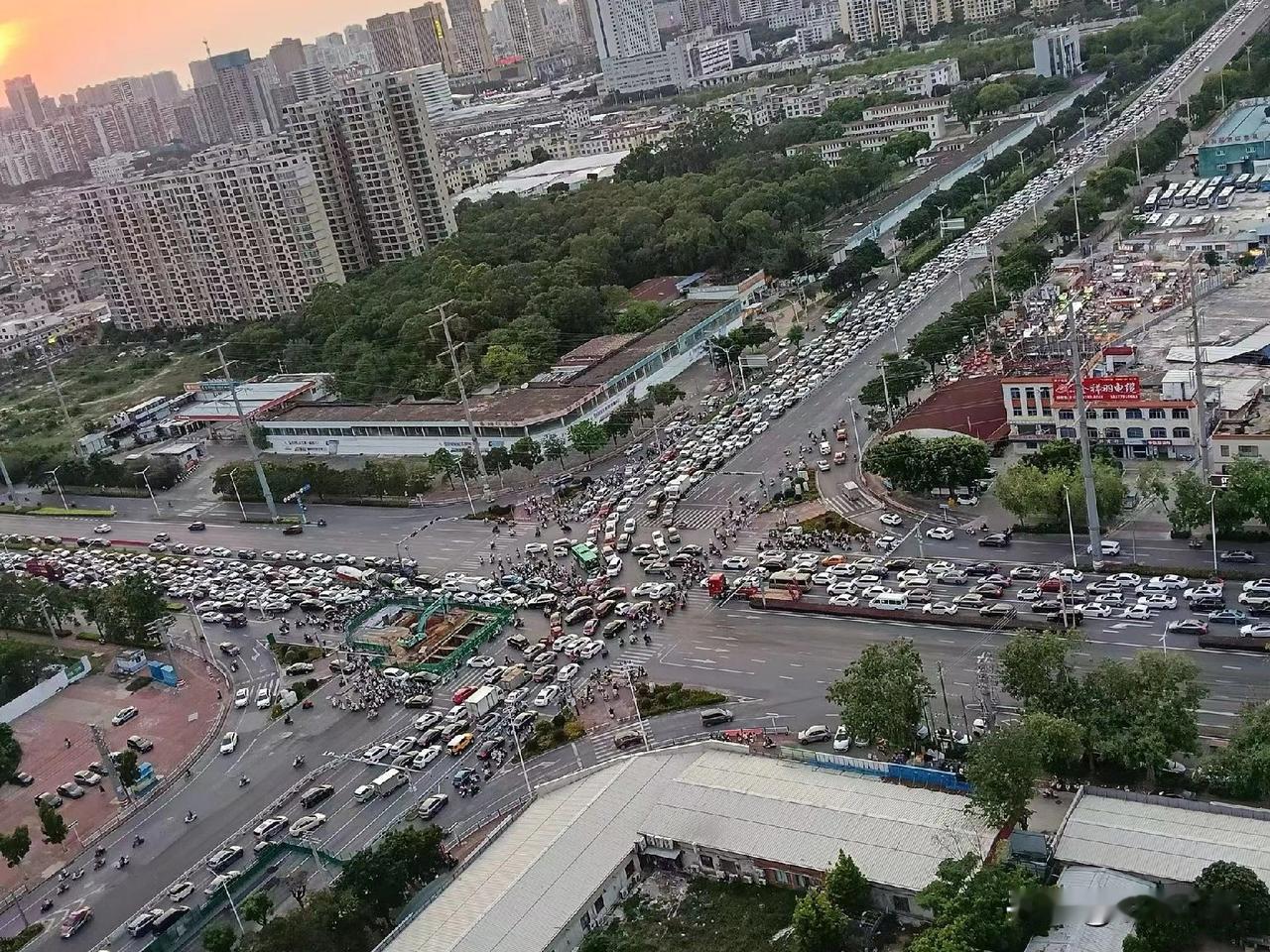 确实也是，北海停车收费贵，上厕所需要收费，洗手洗脚需要收费，吃饭收费也贵，住宿也
