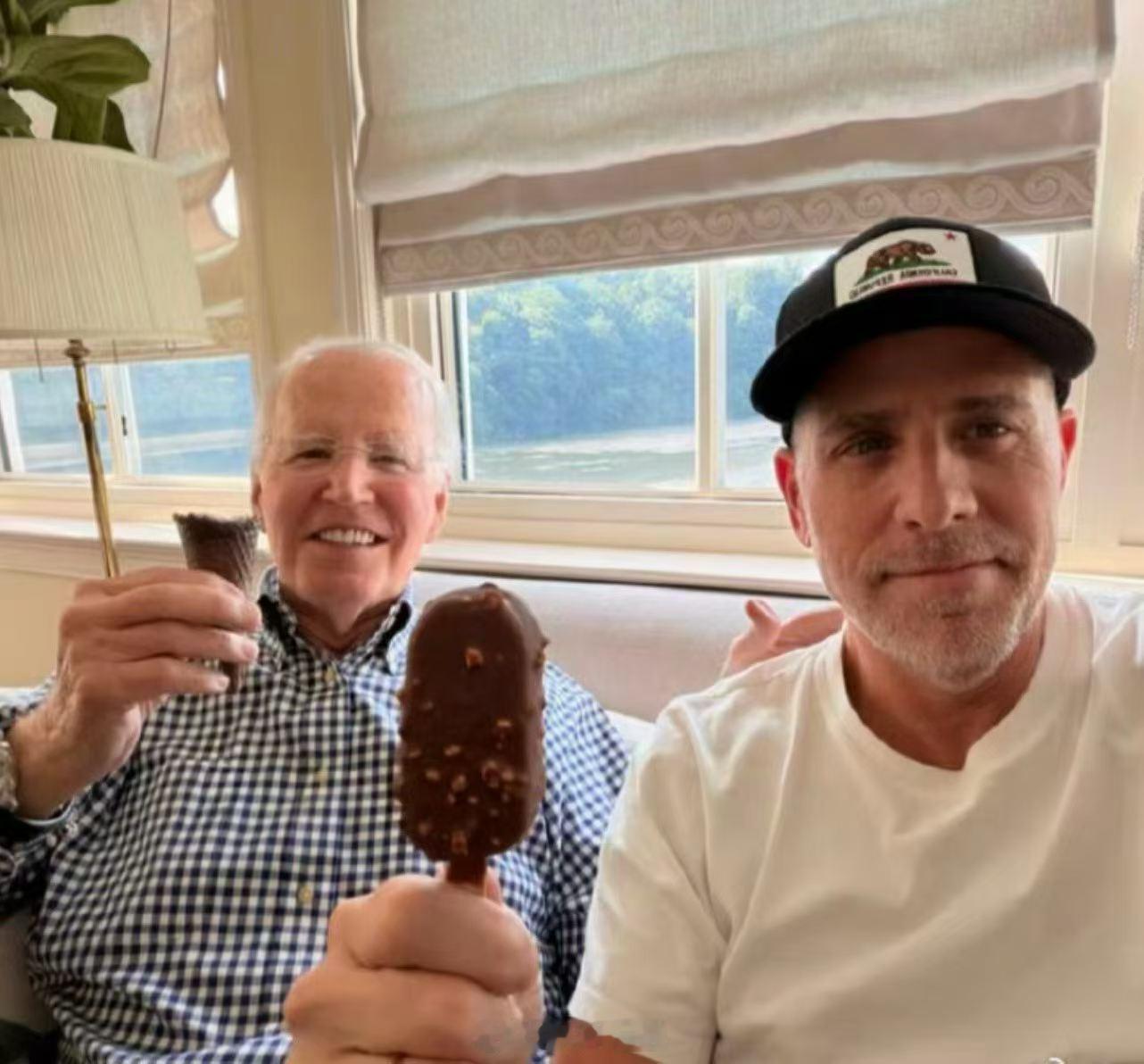 🔥🇺🇸🌍⚽️🏆Biden昨天和儿子边吃冰激凌边看球，精神头还不错 