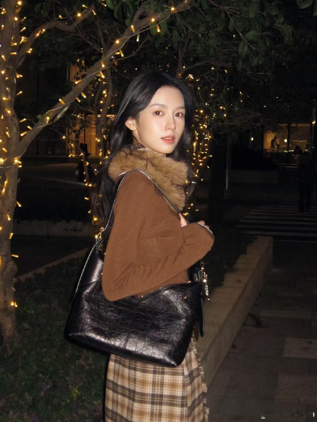 周也千禧年代拿着小灵通玩着贪吃蛇周也千禧年代拿着小灵通玩着贪吃蛇周也千禧年代周也