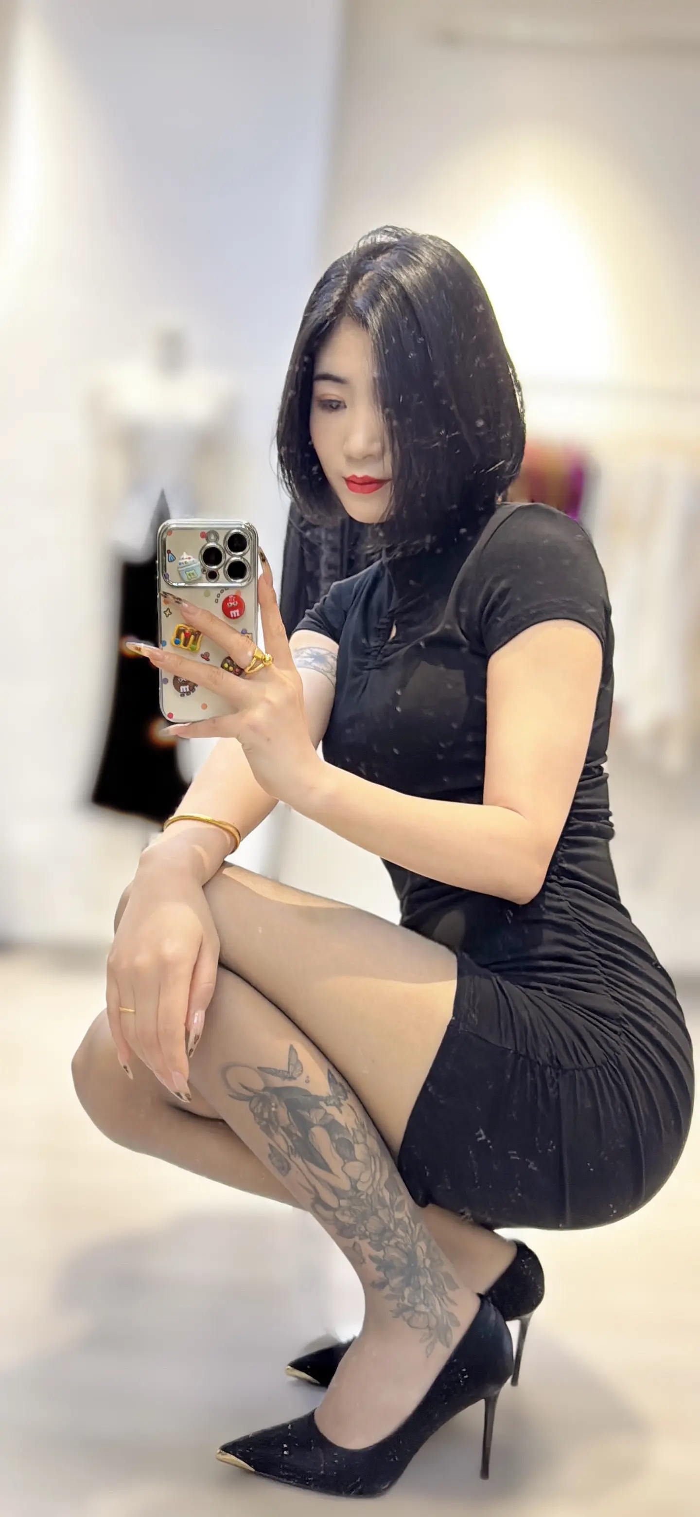 三十多岁了，过的一塌糊涂，怎么会不焦虑呢，满心欲望，两手空空，心事重重...