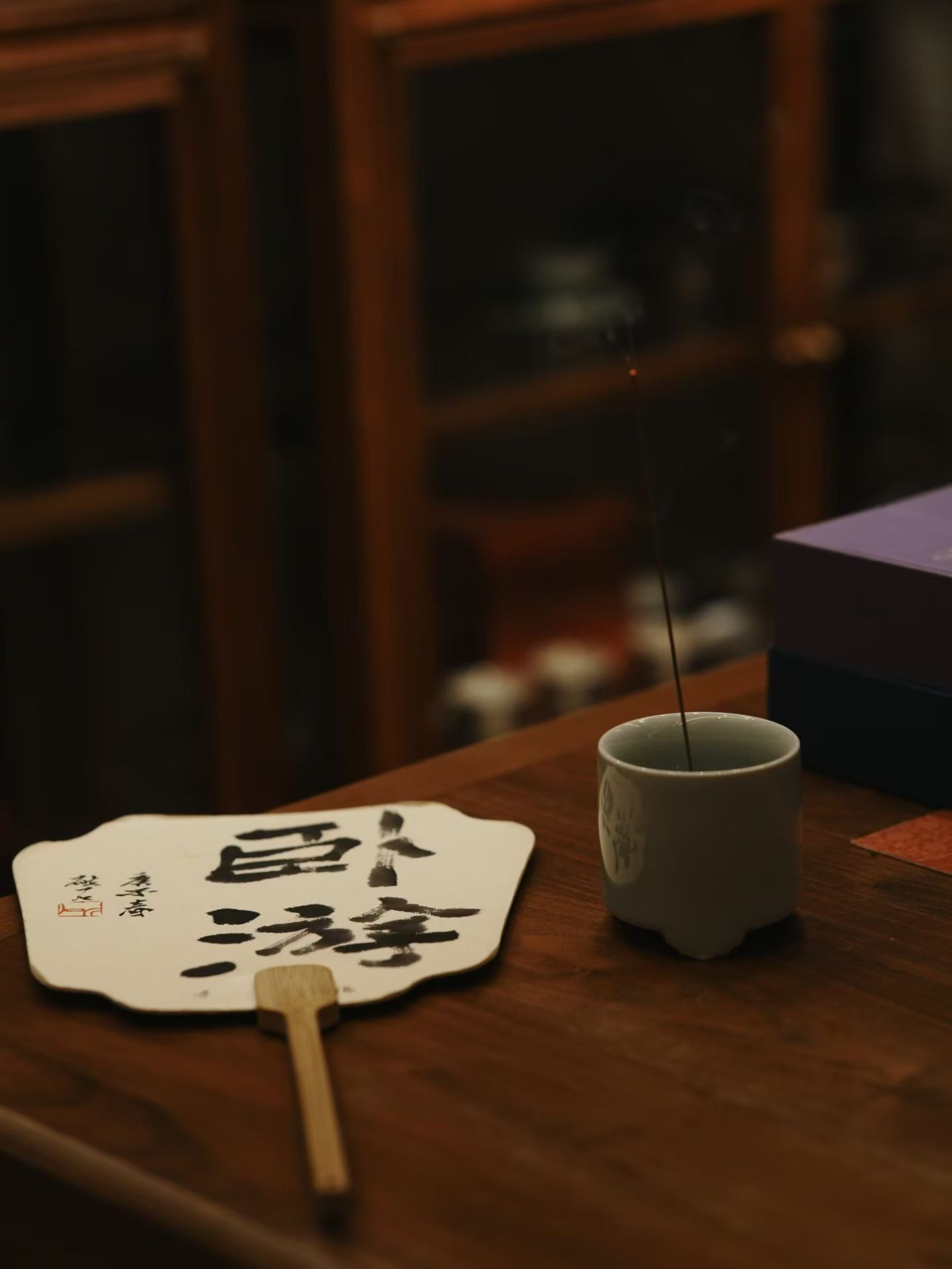 茶道  生活总是步履匆匆，我们忙着奔赴各处，常常忽略紧绷的身心。寻一处安静茶室，