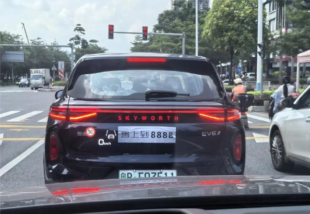 一开始以为是谁家老头乐上路了，
定睛一看原来是增寿车，失敬失敬【来自懂车帝车友圈