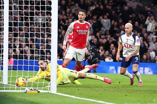 热刺1比4阿森纳 北伦敦德比又一次被揍得鼻青脸肿，所以，热刺的问题是教练问题吗？