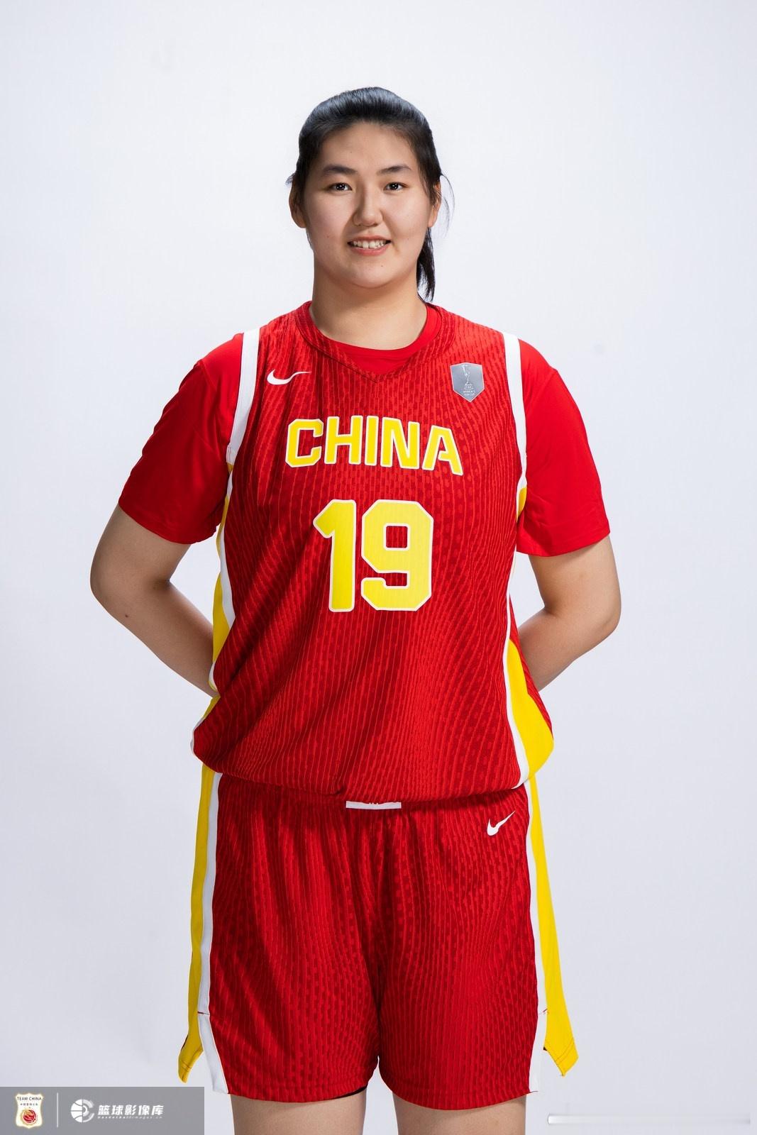 咱就是说，一个济南小嫚、一个淄博小伙。未来十年中国篮球两大支柱都在鲁中这一百公里