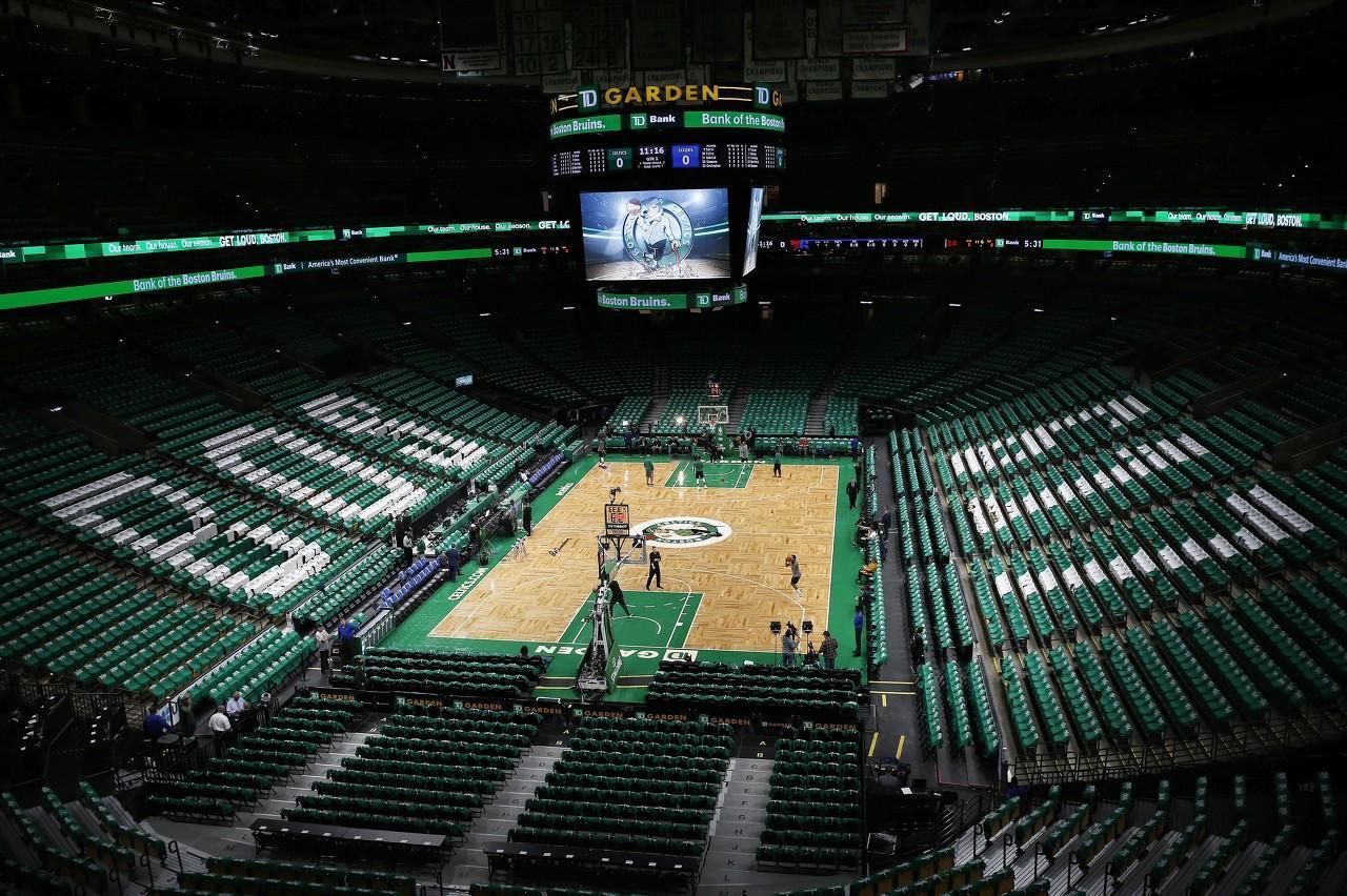 马刺客场险胜凯尔特人赛后裁吹罚问题又引关注和波澜！
西部第二马刺100:95力克