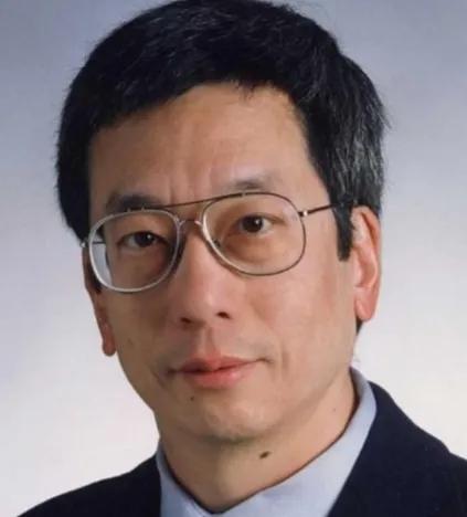 “我是美国人，不是中国人！”2008年，得知钱学森的侄子钱永健荣获诺贝尔化学奖，