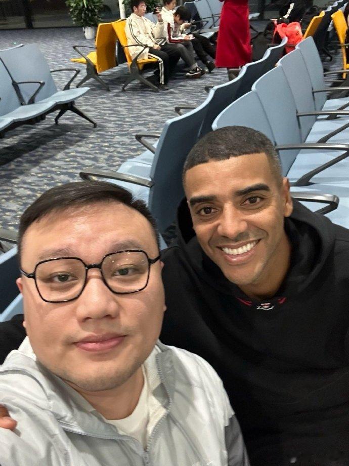 阿兰回归中国踢球了，另一归化球员洛国富还远吗？

据悉阿兰加盟中超新军青岛西海岸