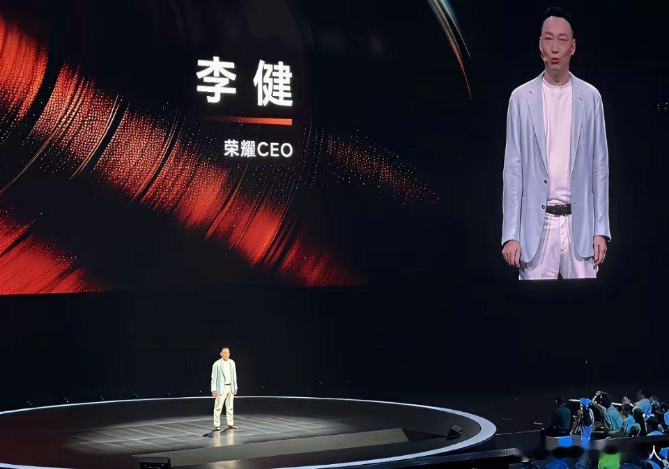 荣耀CEO李健国内首秀这架势，感觉比赵明还猛啊！荣耀400，用的是骁龙7Gen4