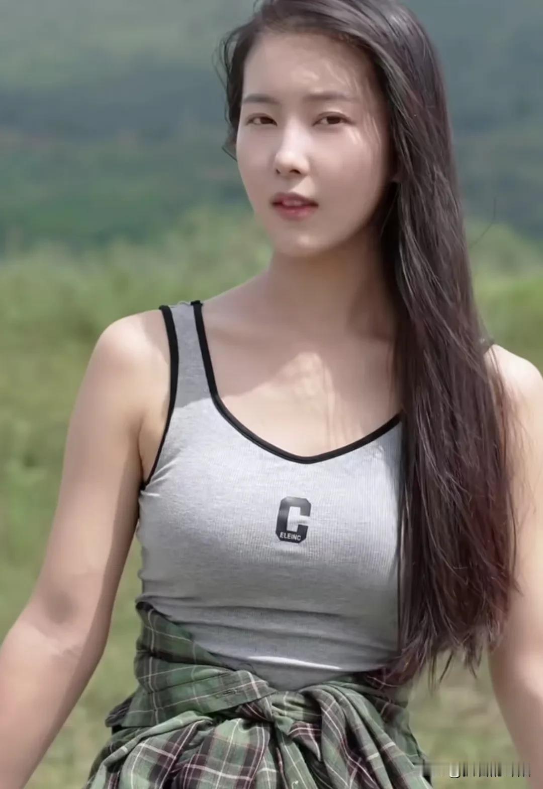 美丽动人，清新自然。