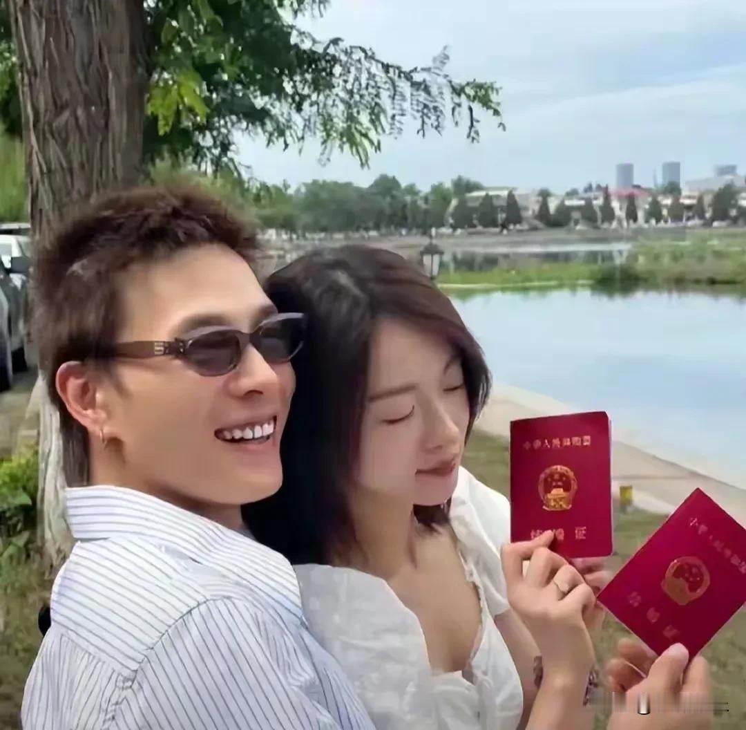 吴谨言夫妻俩，引发热议！

8月4日，吴谨言冲上热搜！
不是因为新剧《凤不栖》杀