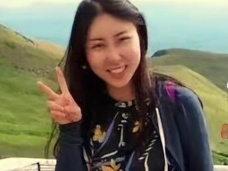 贾浅浅的诗歌《我的娘》原文如下：

《我的娘》——贾浅浅
中午下班回家
阿姨说你