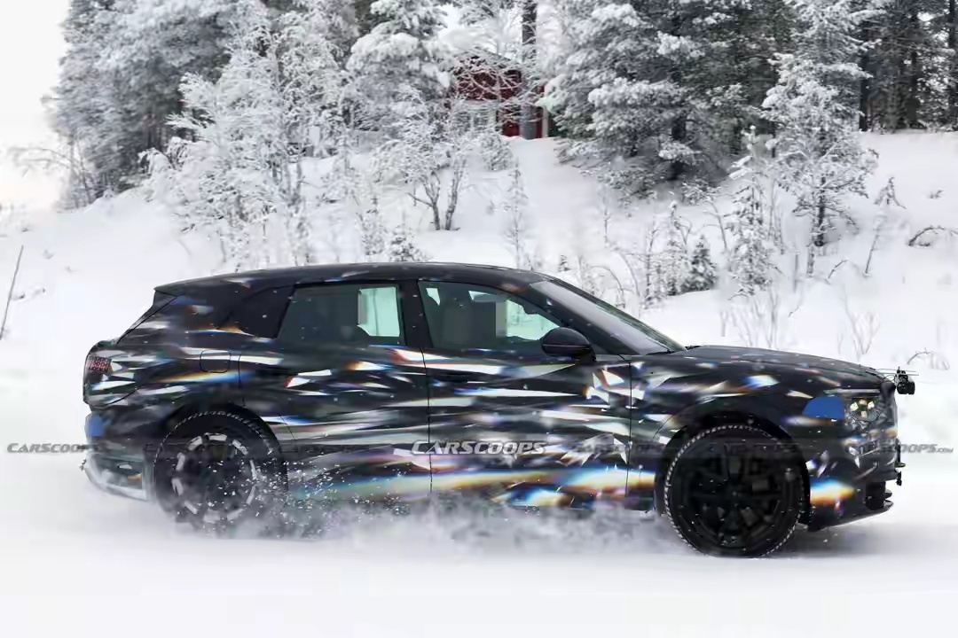 大v聊车  核心信息（来自宾利美洲CEO迈克·罗科）- 车型定位：尺寸小于现款添