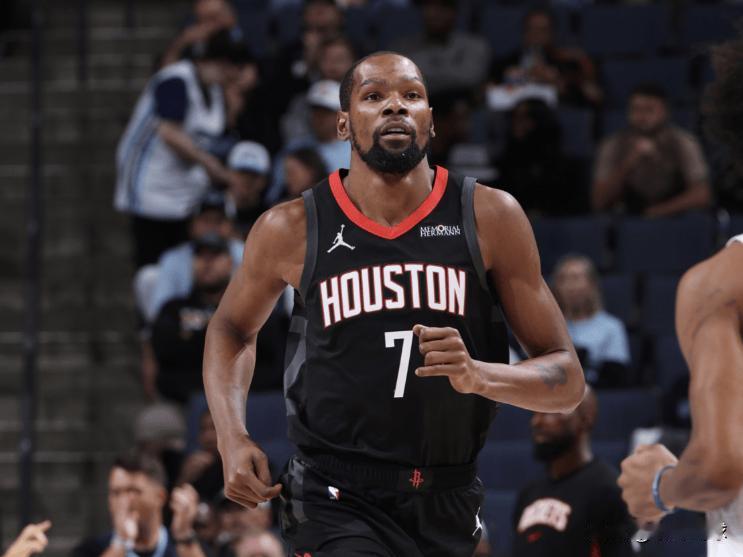 火箭5连胜背后隐藏了3个重要问题，影响着后续的争冠计划。
1.不得不承认37岁的