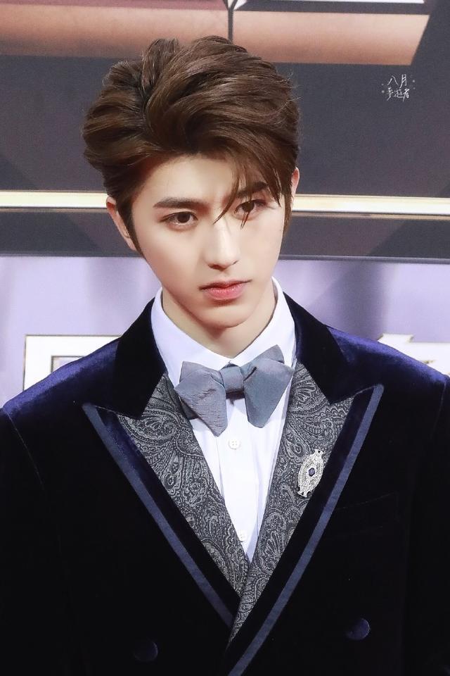 蔡徐坤直播蔡徐坤直播温柔上线，分享新专辑创作与生活日常，语气真诚松弛，全程耐心互