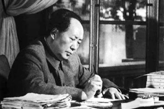 1974年国庆节毛主席亲自点名肖华上天安门，肖华坚决拒绝，不管是谁的意见都不去