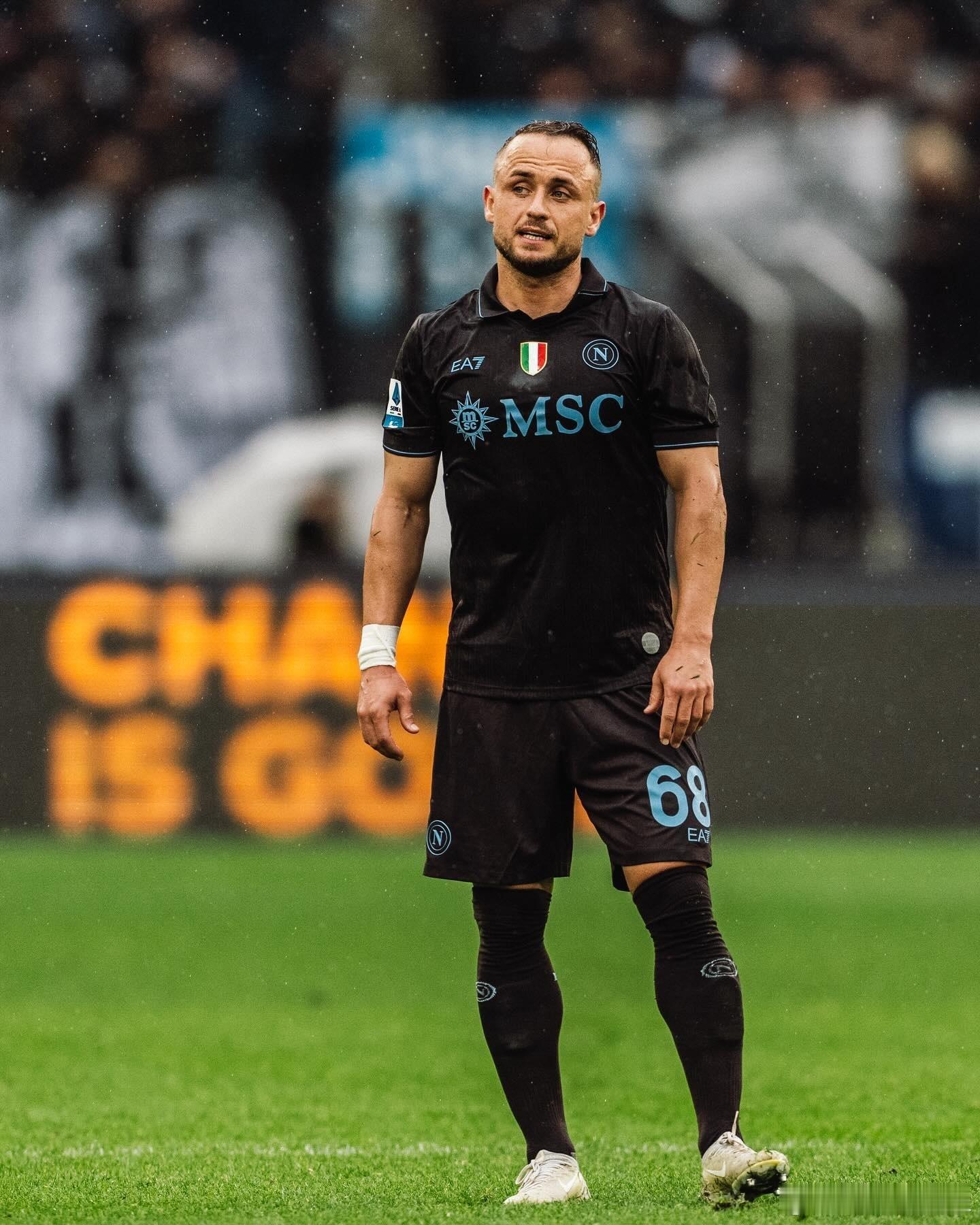 卡萨诺：洛博特卡可以无缝对接恰尔汗奥卢的位置，我建议国际米兰一定要抓紧，尤文图斯