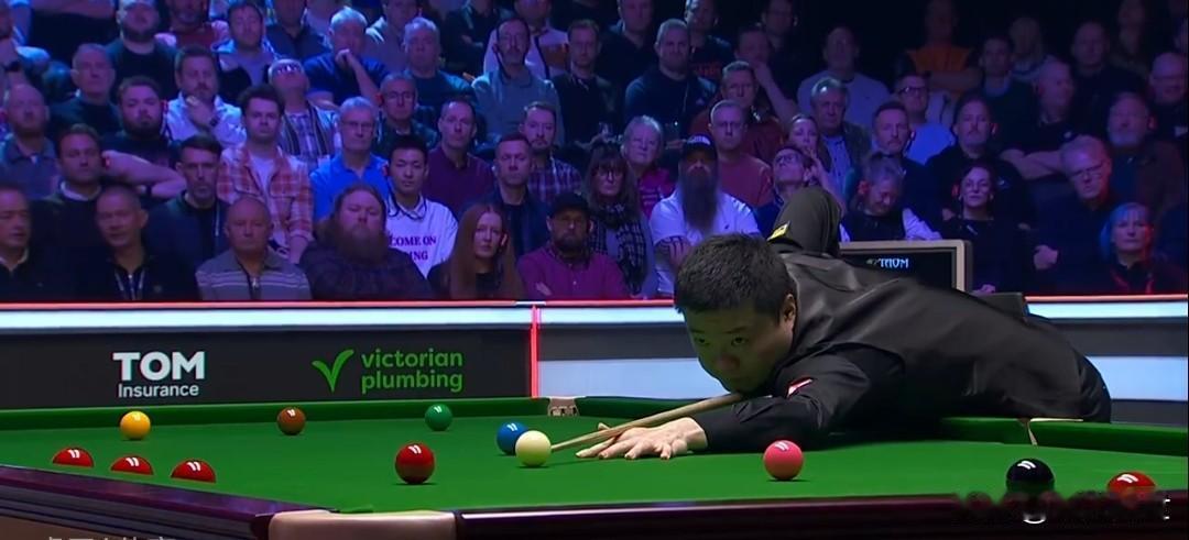 荣耀之战！丁俊晖单杆89、取得开门红。
2025斯诺克英锦赛，特鲁姆普vs丁俊晖