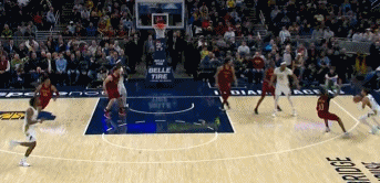 NBA赛场镜头：加兰的防守没有犯规吗？这不是侵犯圆柱体了吗？
  咱们按照练球规