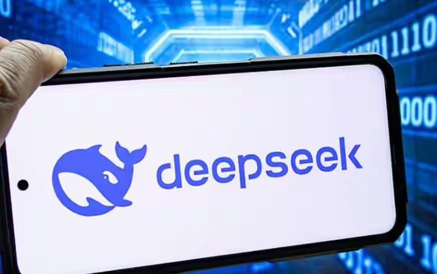 DeepSeek又融资了，这次的数字是1000亿。

据彭博社报道，DeepSe