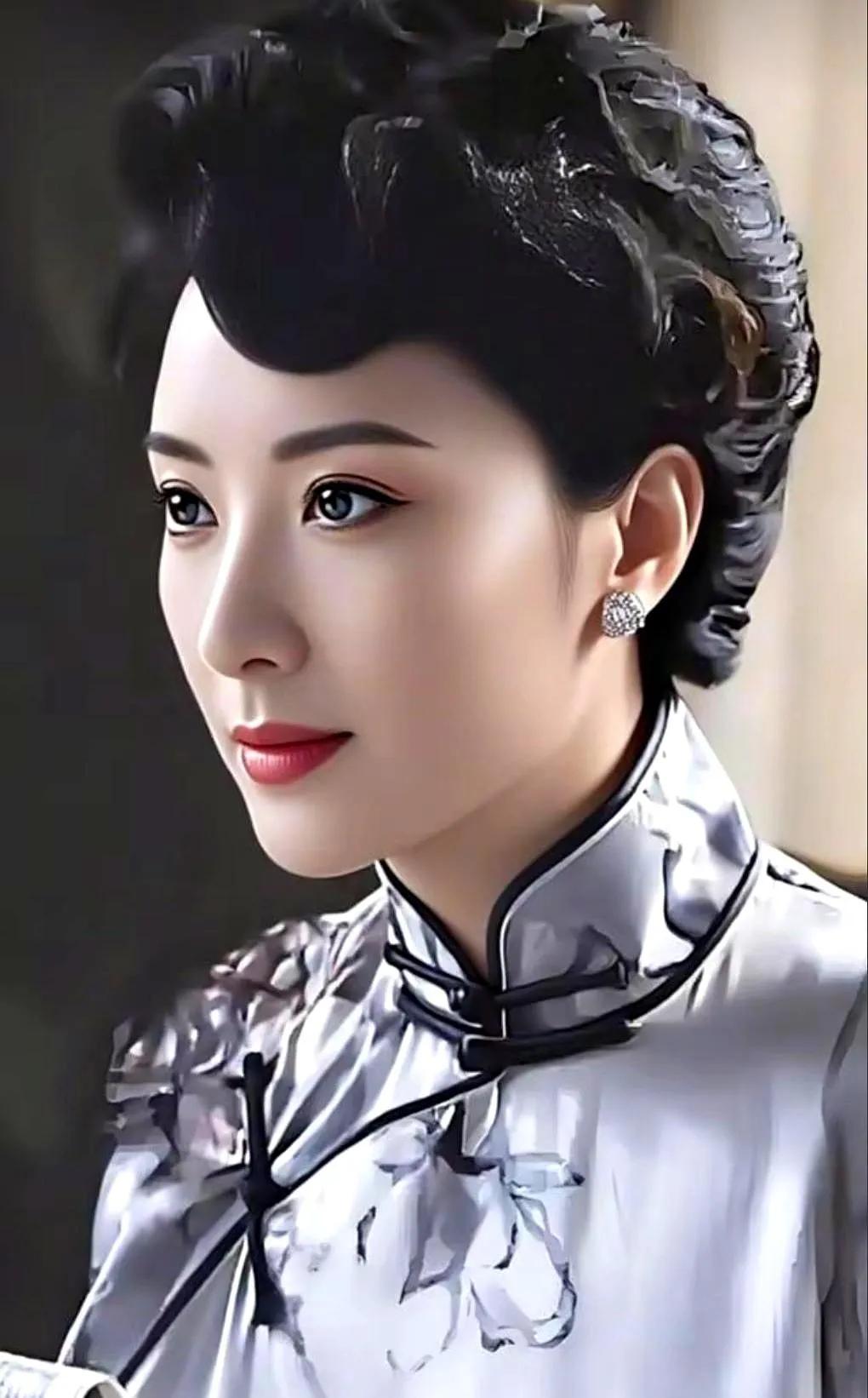 你敢信？一个海军大校，副师级的女演员，半夜竟有导演敢敲她的门。结果，人直接被她用