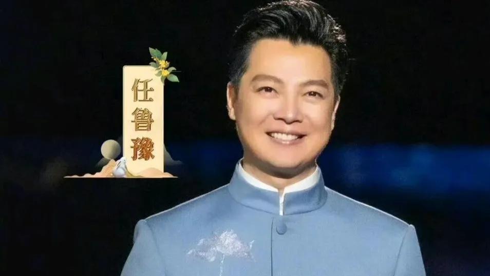 如果没记错的话，去年的央视中秋晚会，任鲁豫确实是来了。

任鲁豫还是那样年轻，那