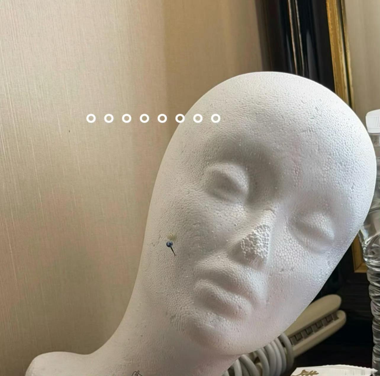 1.拍的很久影帝也崩溃了2.杀青了