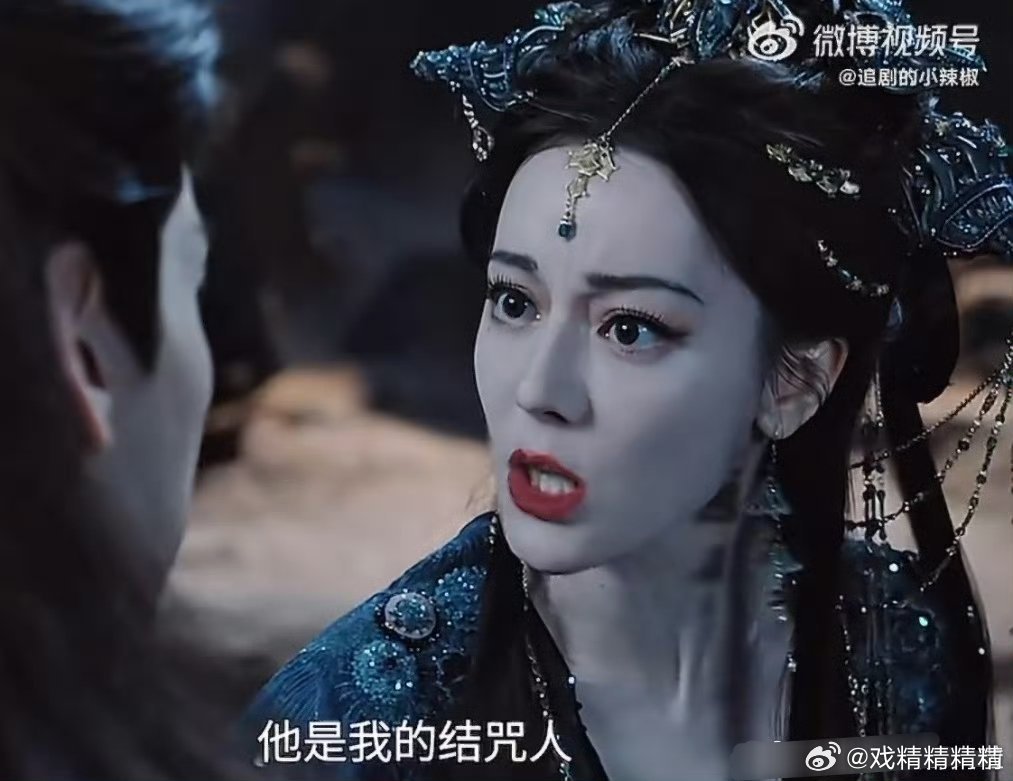 迪丽热巴工作室审美网友说，白日提灯的妆造像倩女幽魂的姥姥，你们怎么看？ 