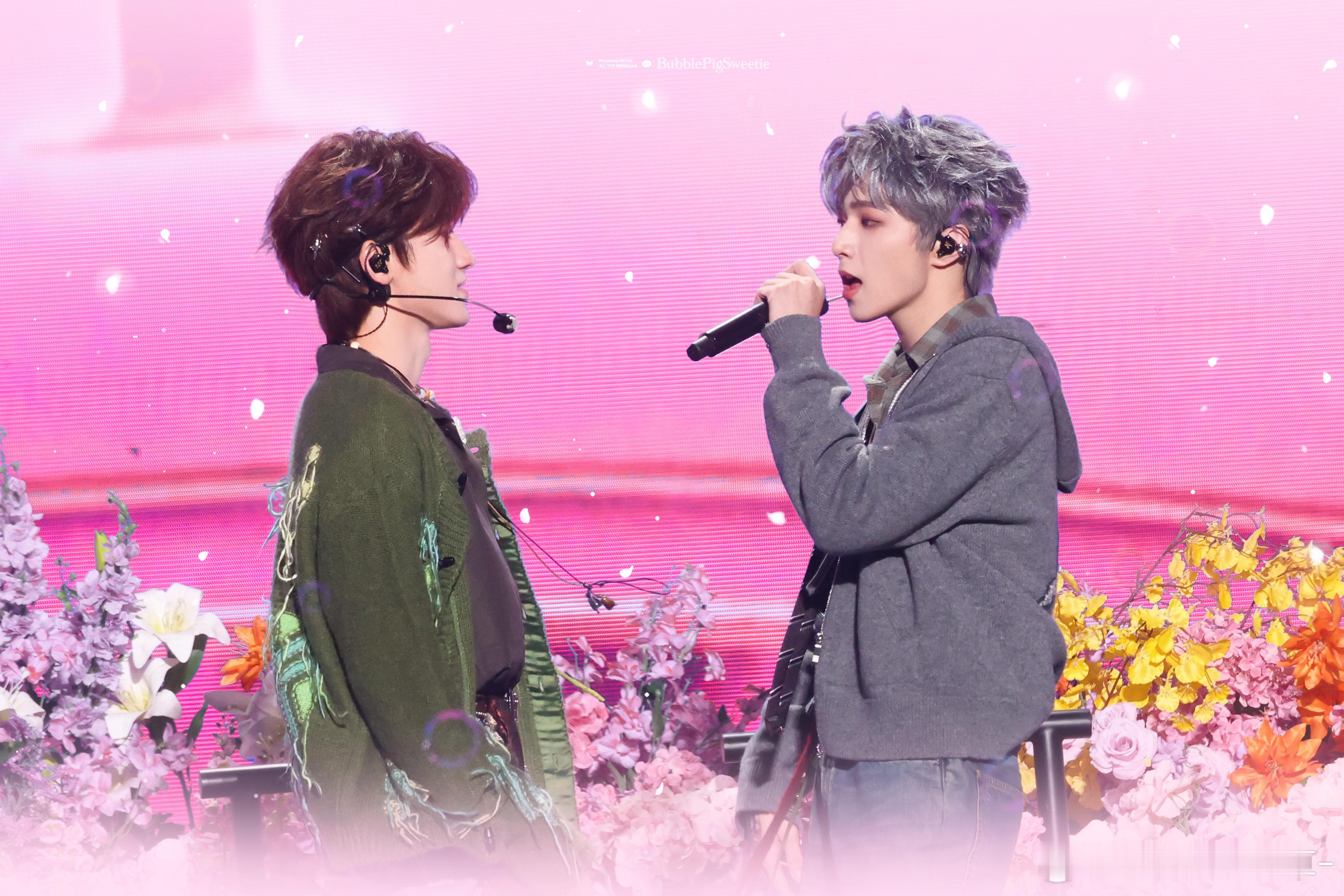 文轩 🐺🐟文轩世界第一初恋 “火舞在哪里啊”烟花升停在星夜-宋亚轩刘耀文[音