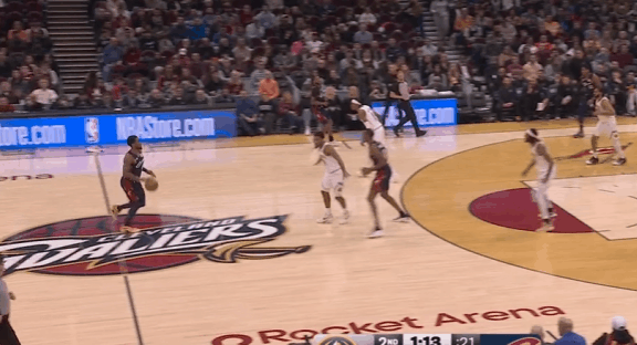 逐帧拆解：米切尔技术细节解析，高效33分率队取得三连胜图1持球过半场后立即和莫布