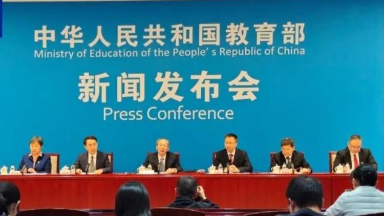 科技强国，从娃娃抓起

近日，教育部等七部门联合印发《关于加强中小学科技教育的意