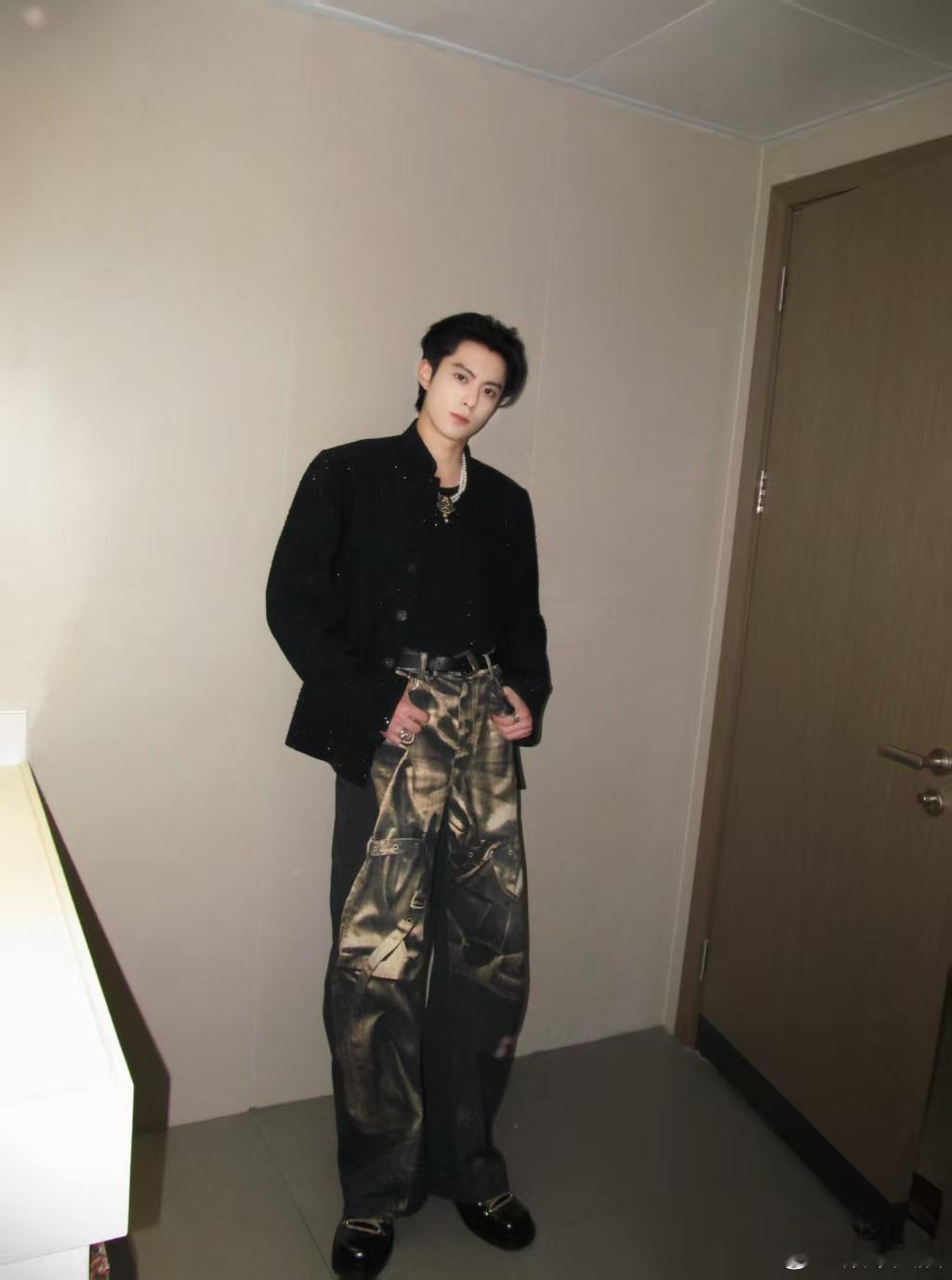 王鹤棣黑色细闪外套王鹤棣细闪新中式王鹤棣细闪新中式，帅的，[期待][期待] ​​