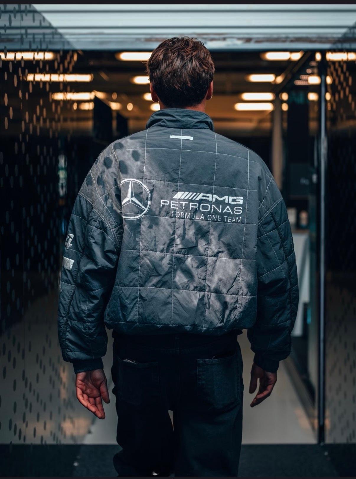 我的拉姐同款到啦正好赶上冬季穿赛车主题胶囊系列Adidas x Bad Buny