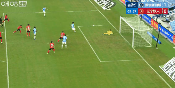 辽宁铁人队又输了，0：1不敌深圳新鹏程，这已经是三连败了，李金羽正在为自己的人情