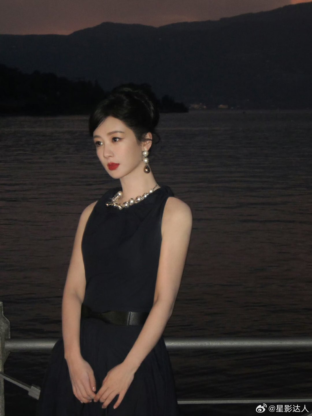 完全杨紫的主场杨紫全套纪梵希杨紫主动让C位 