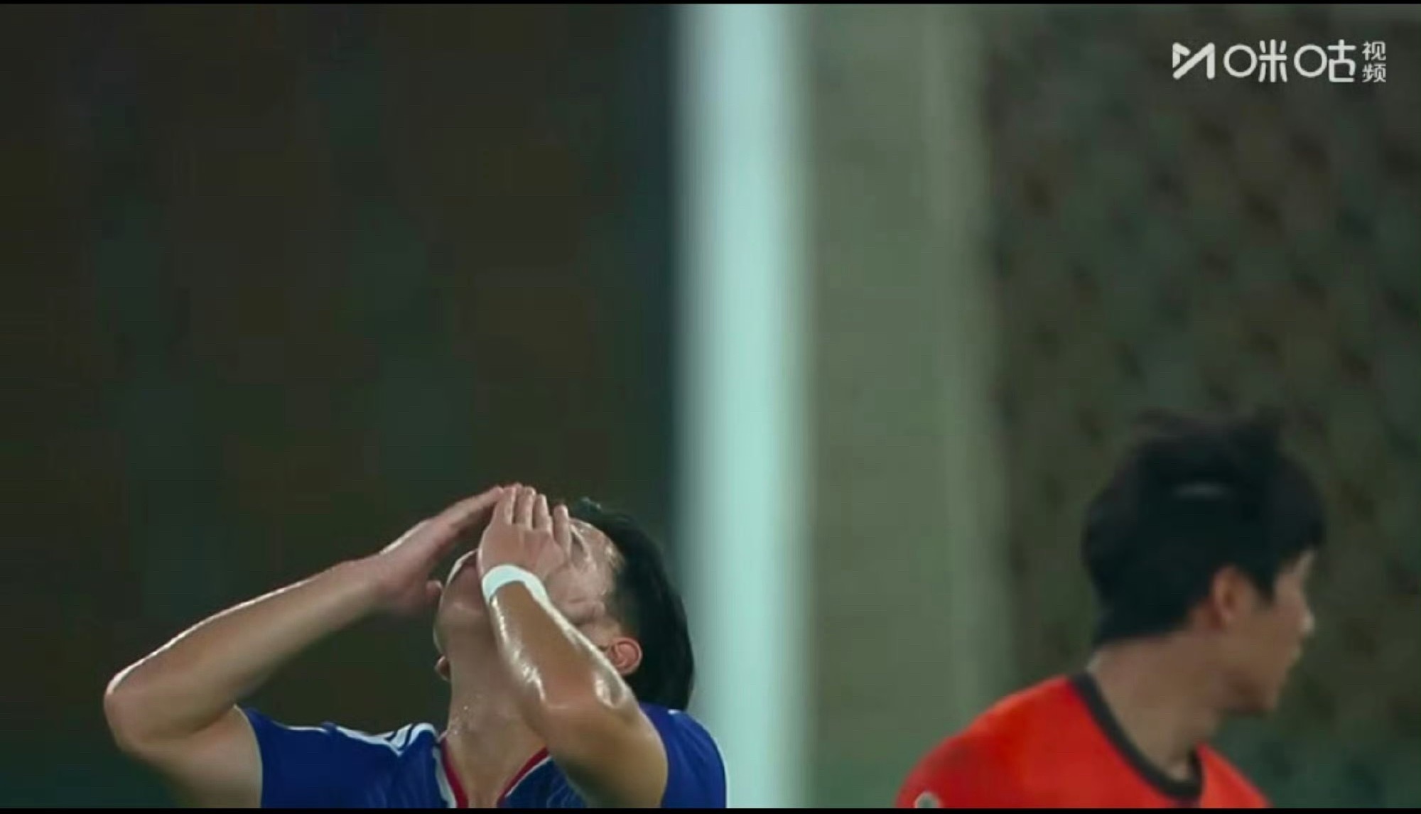 这就0-3了诶 解说都没有激情了你们说我现在睡不睡毕竟明天9点还有全日锦u23国