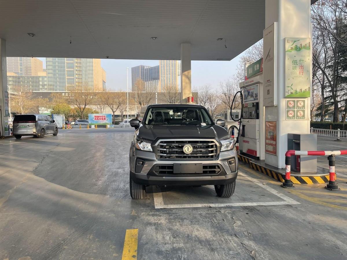 郑州日产新款锐骐皮卡路透！网友实拍“金标”长货厢皮卡，新款要来？
最近，一组实拍